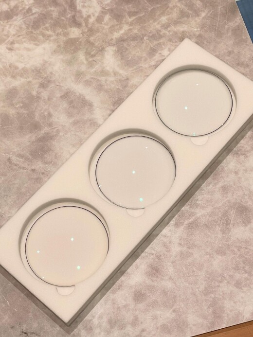 この夏調光レンズ搭載のメガネはいかがでしょうか？