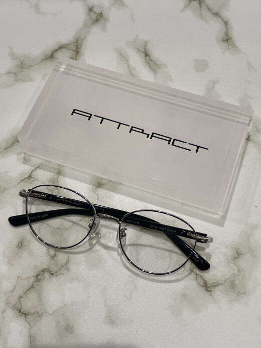 【ATTRACT】差し色がオシャレな新作メタルフレーム！