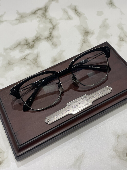 【TAYLOR WITH RESPECT】仕立ての良いブロウフレーム！