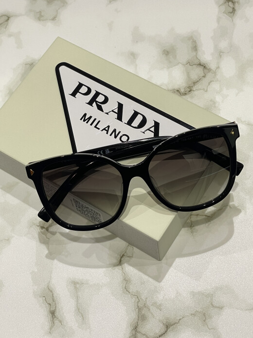 【PRADA】お出かけにピッタリなサングラス！