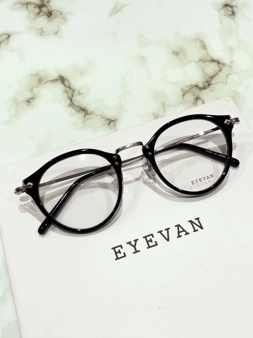 【EYEVAN】シンプルながらも拘りのコンビネーションフレーム！