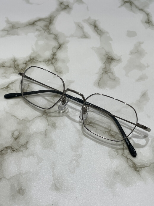 【Zparts】多角形のシェイプがオシャレなメタルフレーム！