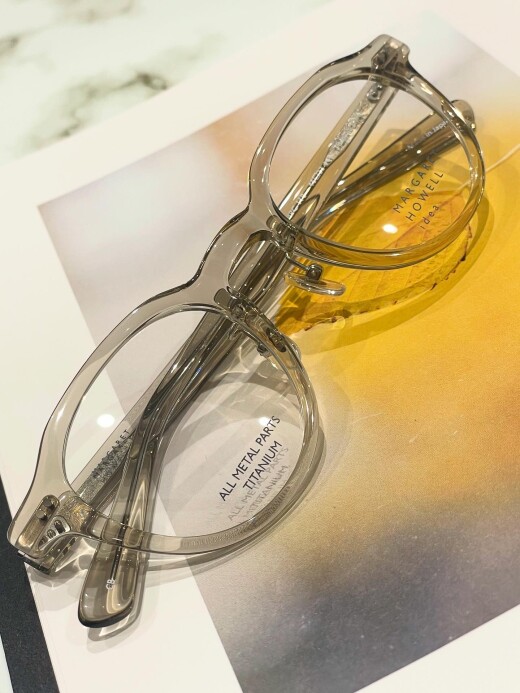 【MARGARET HOWELL】クリアカラーのオシャレなセルフレーム！