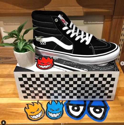 ムラサキスポーツでもVANS 展開スタートです。