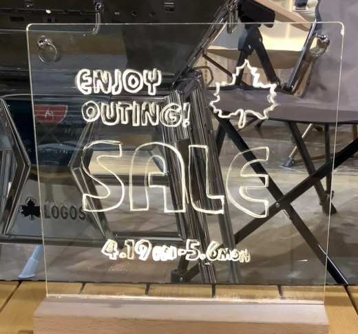 【光るお絵描きプレート】で暗くなるのが楽しみ。