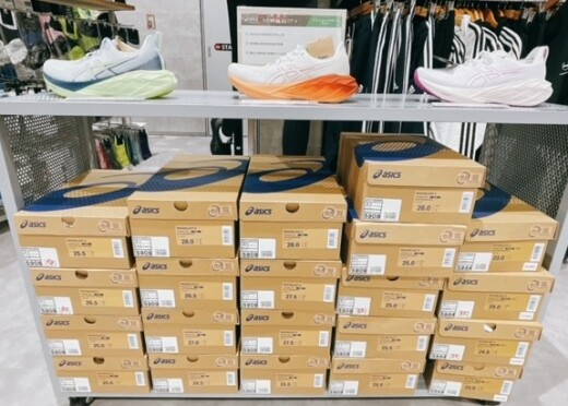 【シューズ】アシックス　NOVA　BLAST４