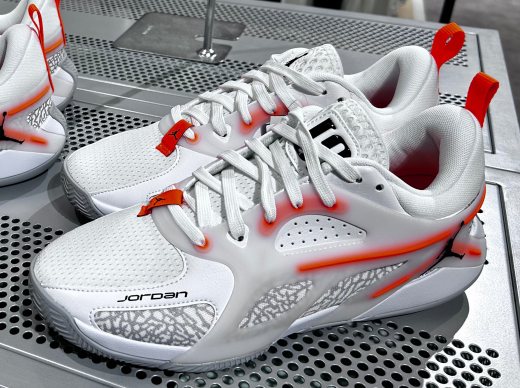 【バスケット】限定カラー　ジョーダンHEIR