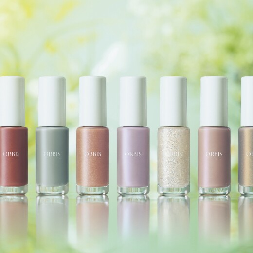 毎日の指先を美しく引き立てる夏の新色ネイル