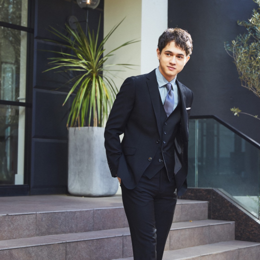 スーツセレクトでハレの日の「ドレスアップ」を楽しもう。