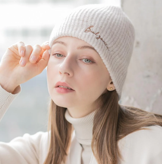 【筆記体刺繍シンプルビーニー】