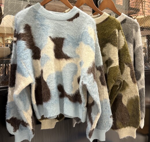 新作のニット入荷しました！