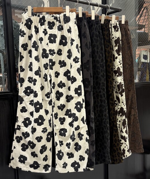 プリントコーデュロイパンツ入荷しました！！