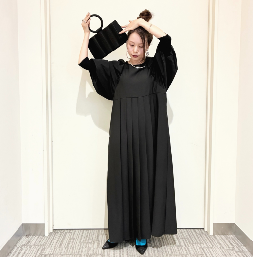 スリーブコンシャスプリーツワンピース