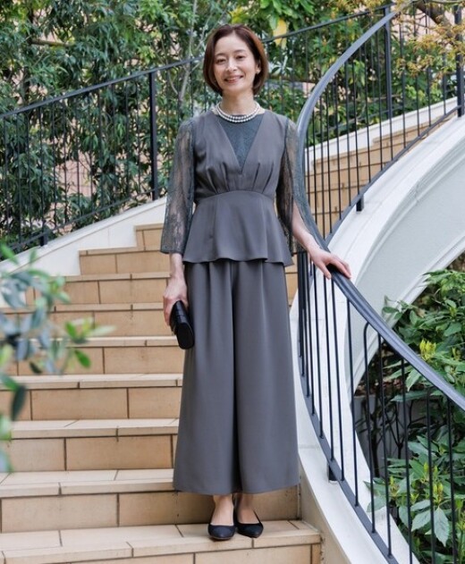 【レースブラウス×ジレ レイヤード風パンツドレス】