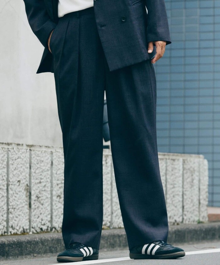 オンもオフも任せられる、大人の万能スラックス｜RELUME