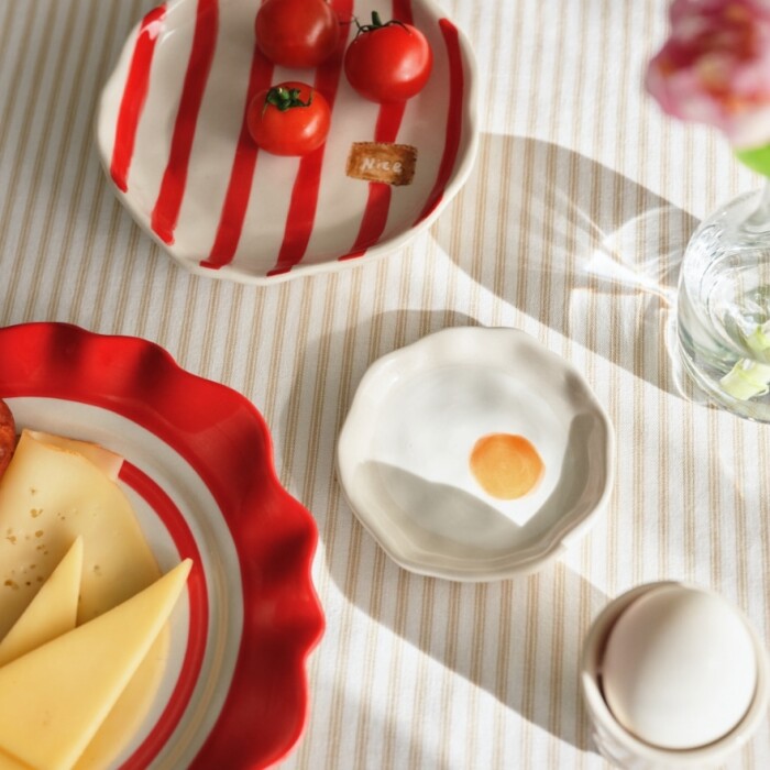 Happy Morning 遊び心いっぱいのカラフルなプレートやマグで、毎日の朝を心弾むひとときに。