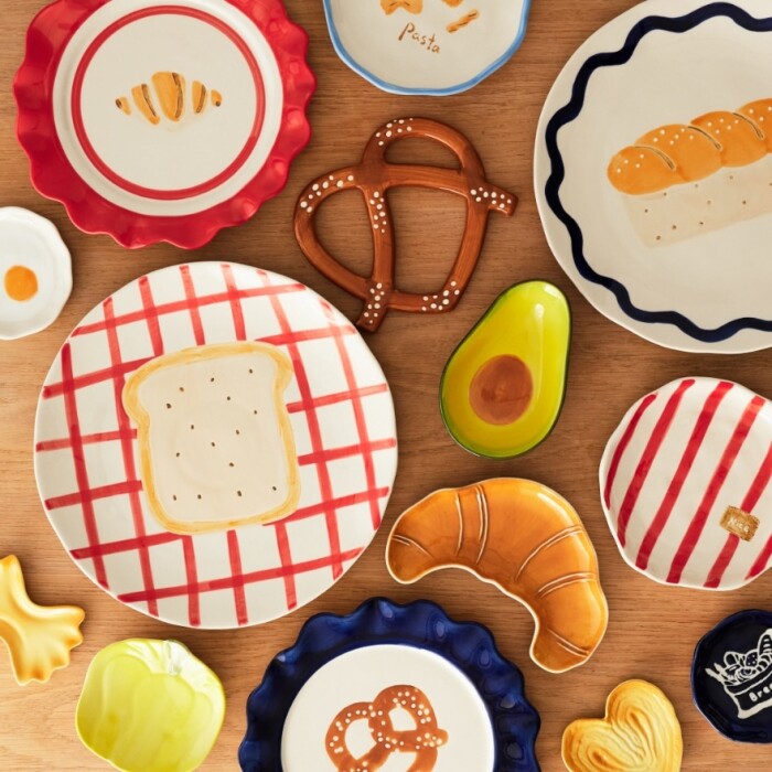 Happy Morning 遊び心いっぱいのカラフルなプレートやマグで、毎日の朝を心弾むひとときに。