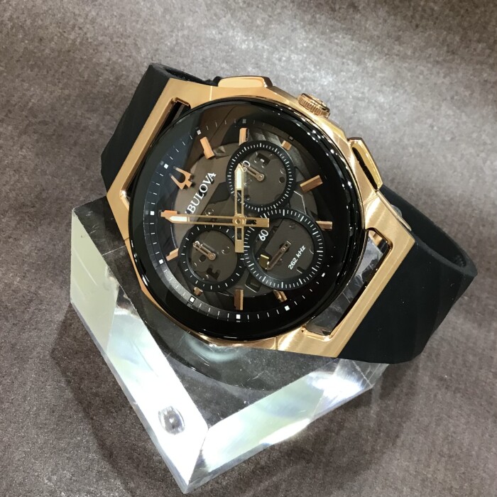 【BULOVA】究極の曲線美を手元に