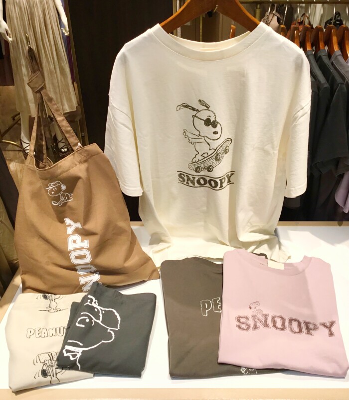 Vis Peanutsコラボ スヌーピープリント綿100 Tシャツ ビス ショップニュース Kuzuha Mall くずはモール