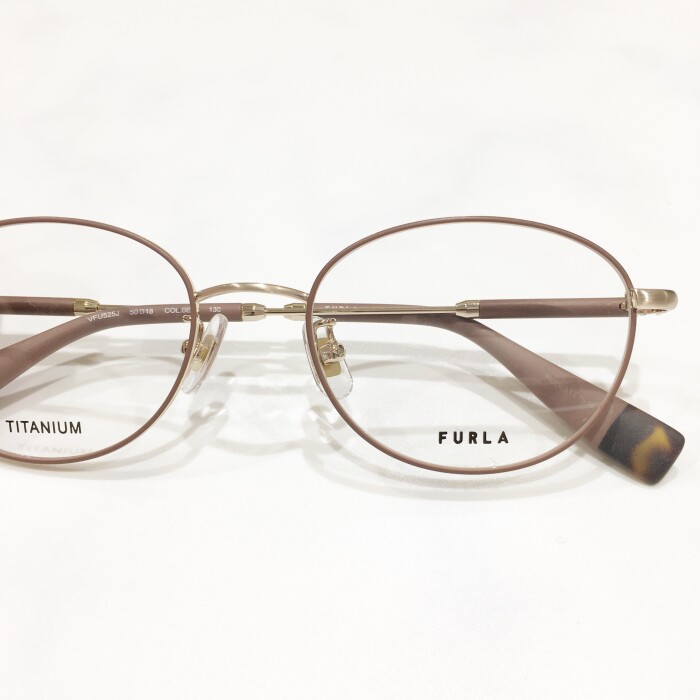 【FURLA】マットカラーが可愛いメガネ♪