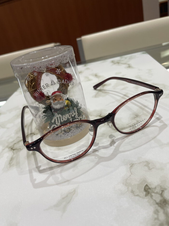 【MARGARET HOWELL】鮮やかなカラーのセルフレーム！