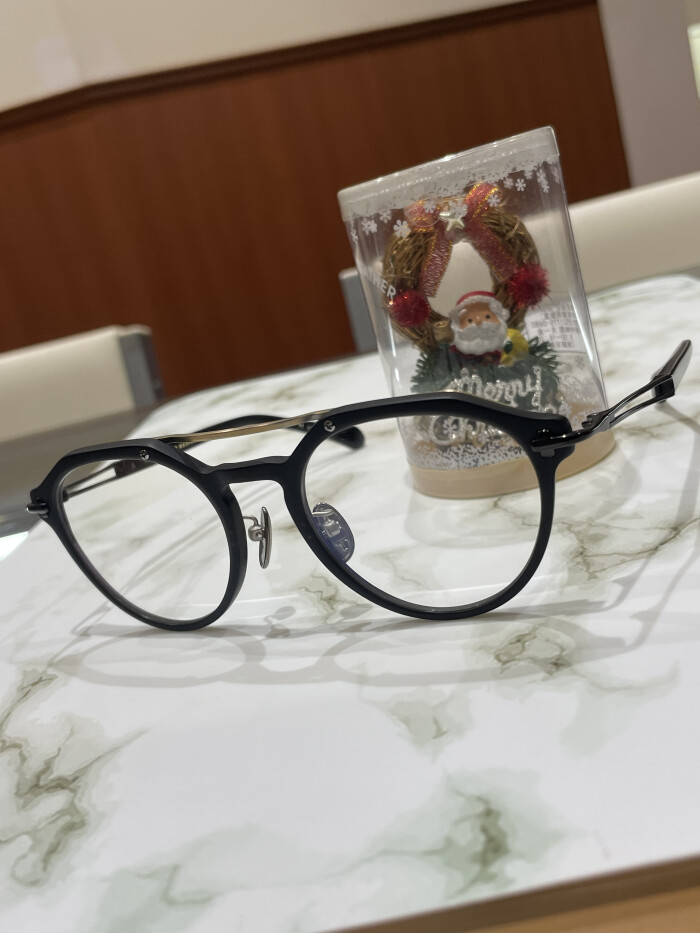 【TAYLOR WITH RESPECT】拘りの詰まったツーブリッジフレーム!