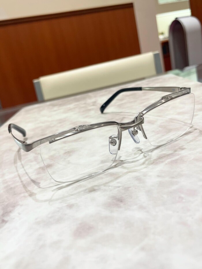 【RIDOL】スッキリした印象の跳ね上げフレーム！