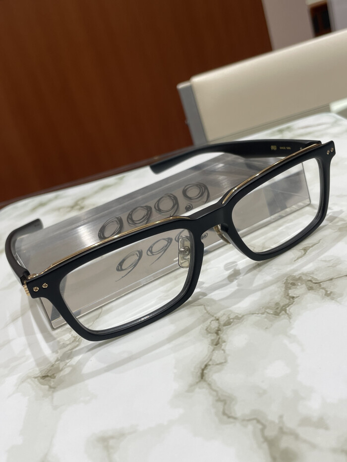 【999.9】黒×金のオシャレな一本！