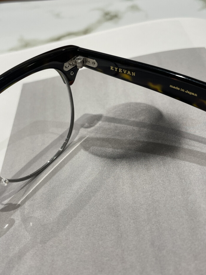 【EYEVAN】注目度の高いサーモントフレーム!