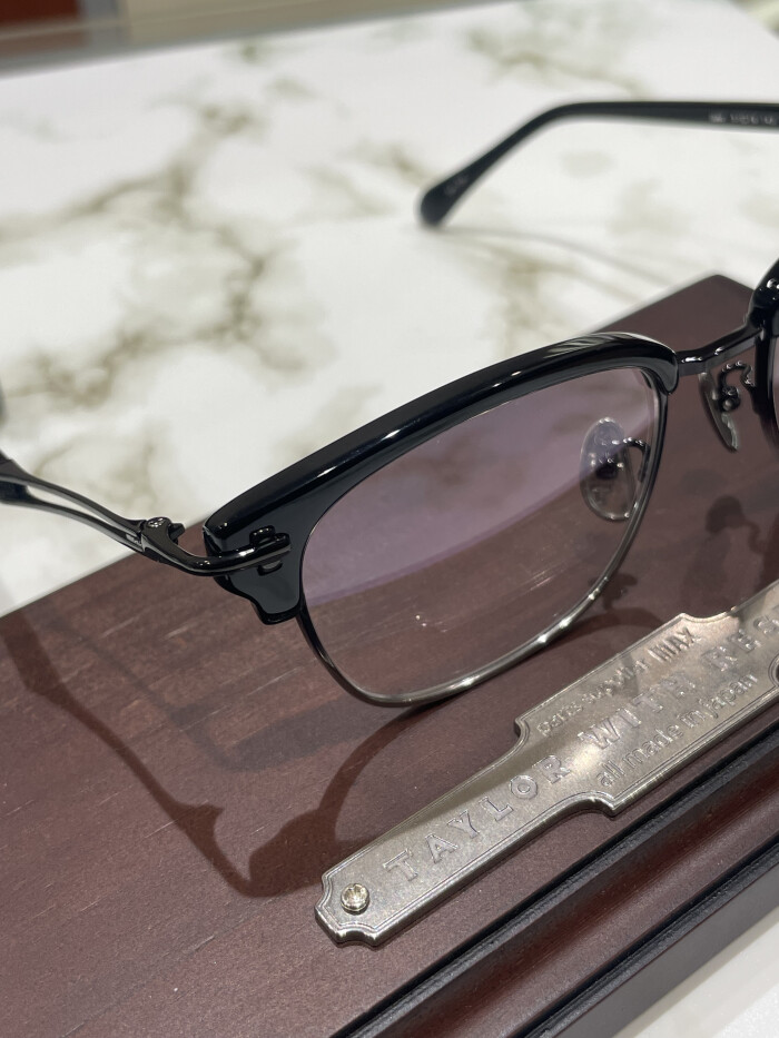 【TAYLOR WITH RESPECT】仕立ての良いブロウフレーム！