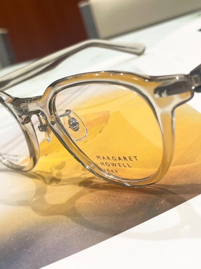 【MARGARET HOWELL】クリアカラーのオシャレなセルフレーム!