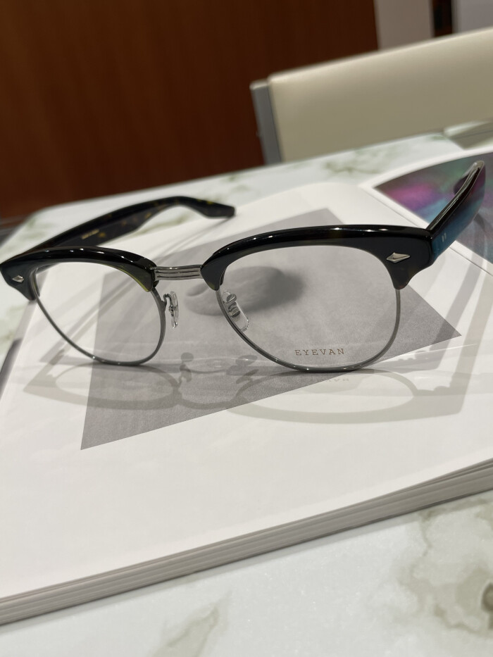 【EYEVAN】注目度の高いサーモントフレーム!