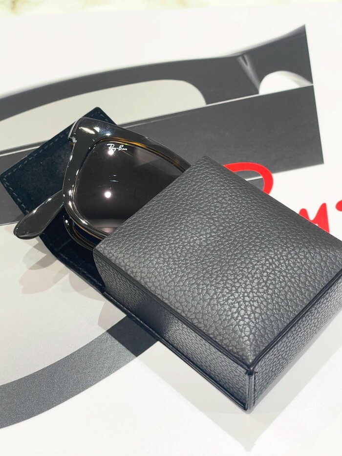 【Ray-Ban】折り畳み式のWAYFARER!