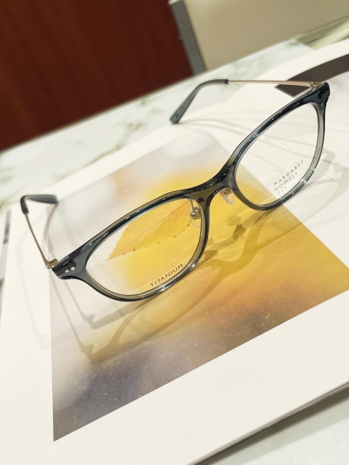 【MARGARET HOWELL】落ち着いた彩のセルフレーム！