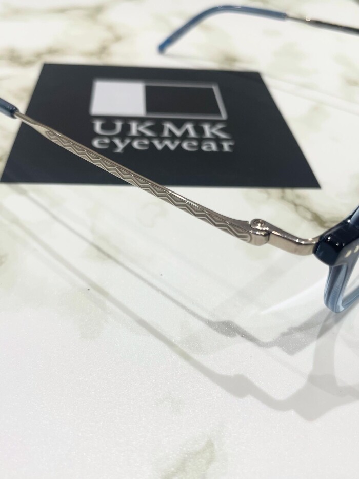 【UKMK eyewear】個性派ながらも掛けやすい一本!