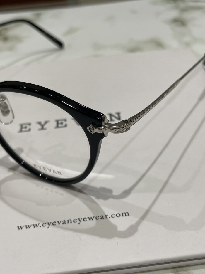 【EYEVAN】シンプルながらも拘りのコンビネーションフレーム!