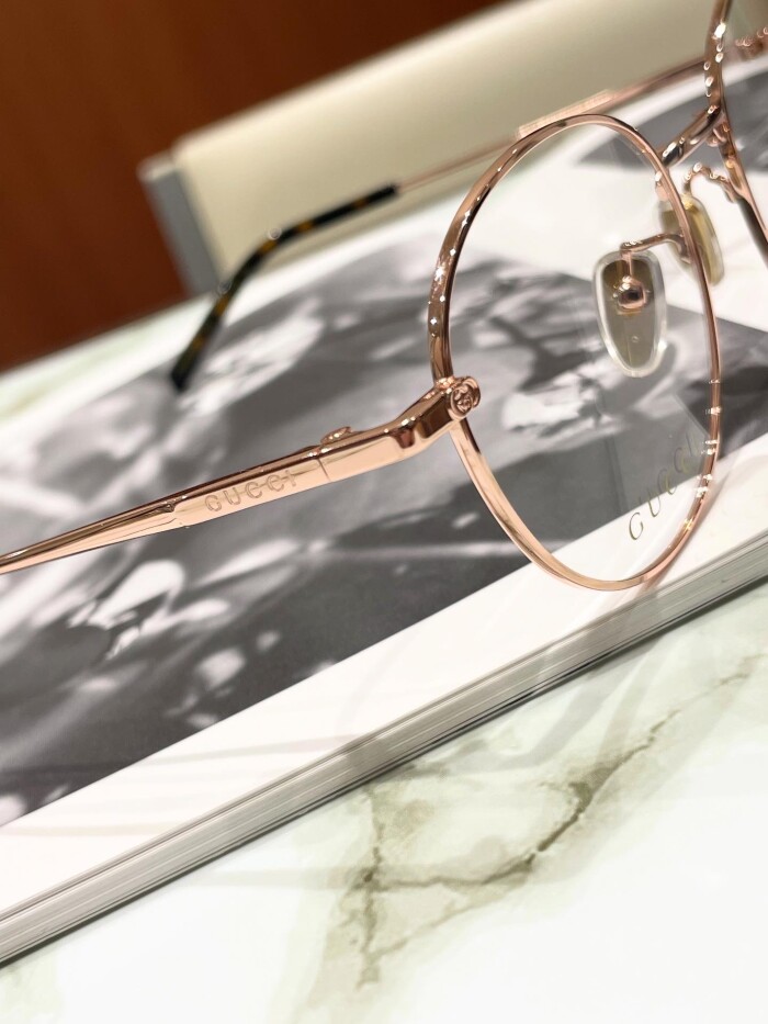 【GUCCI】秋らしさを感じるメタルフレーム!