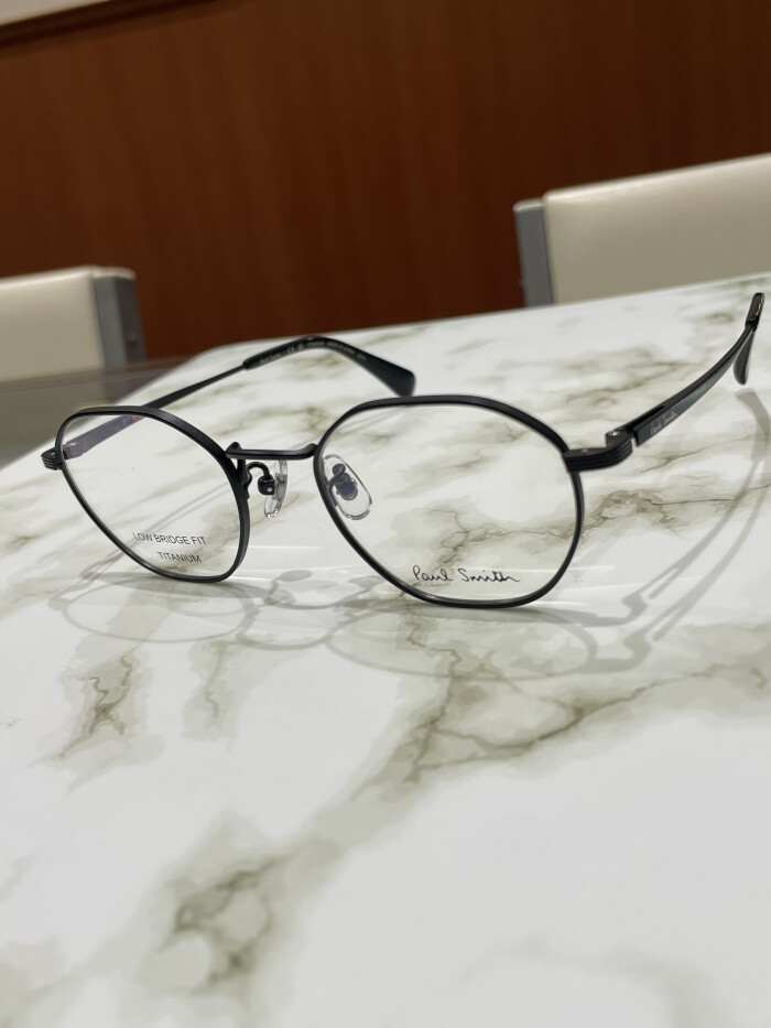 【Paul Smith】シーンを選ばず使いやすいメタルフレーム！
