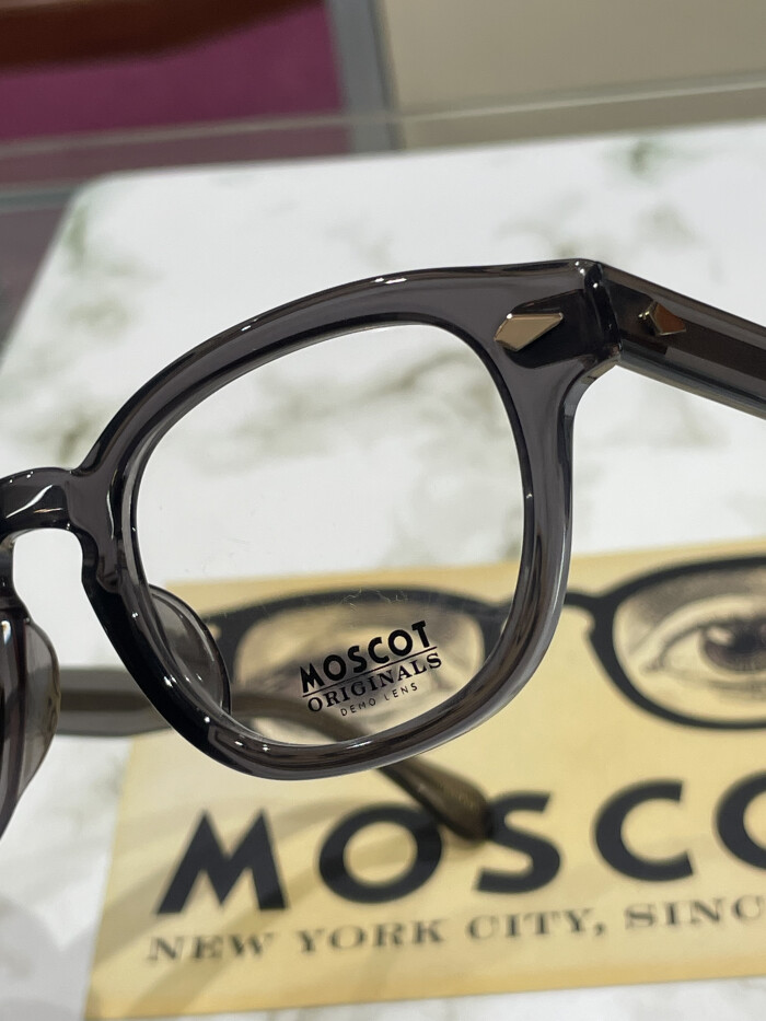 【MOSCOT】人気の定番セルフレーム！