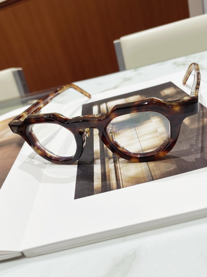 【Filton】存在感抜群の肉厚セルフレーム!