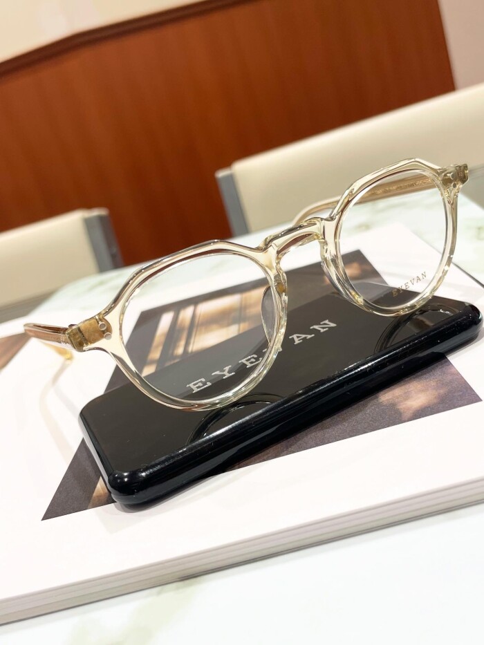【EYEVAN】顔なじみの良いクリアセルフレーム!