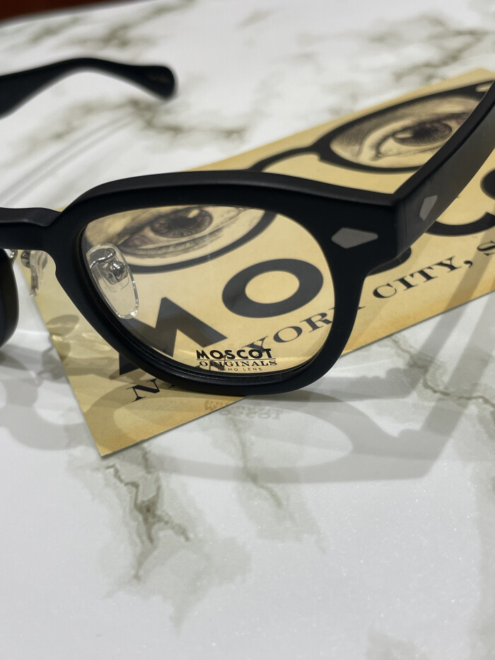 【MOSCOT】人気の肉厚セルフレーム!