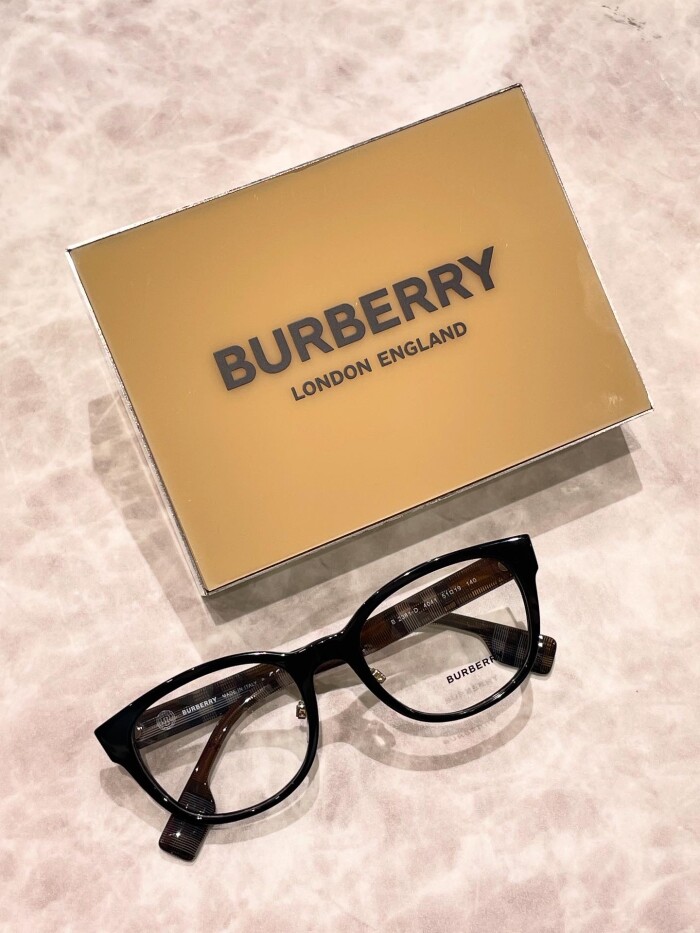 【BURBERRY】カジュアルに使いやすいウェリントンシェイプセルフレームの入荷です!