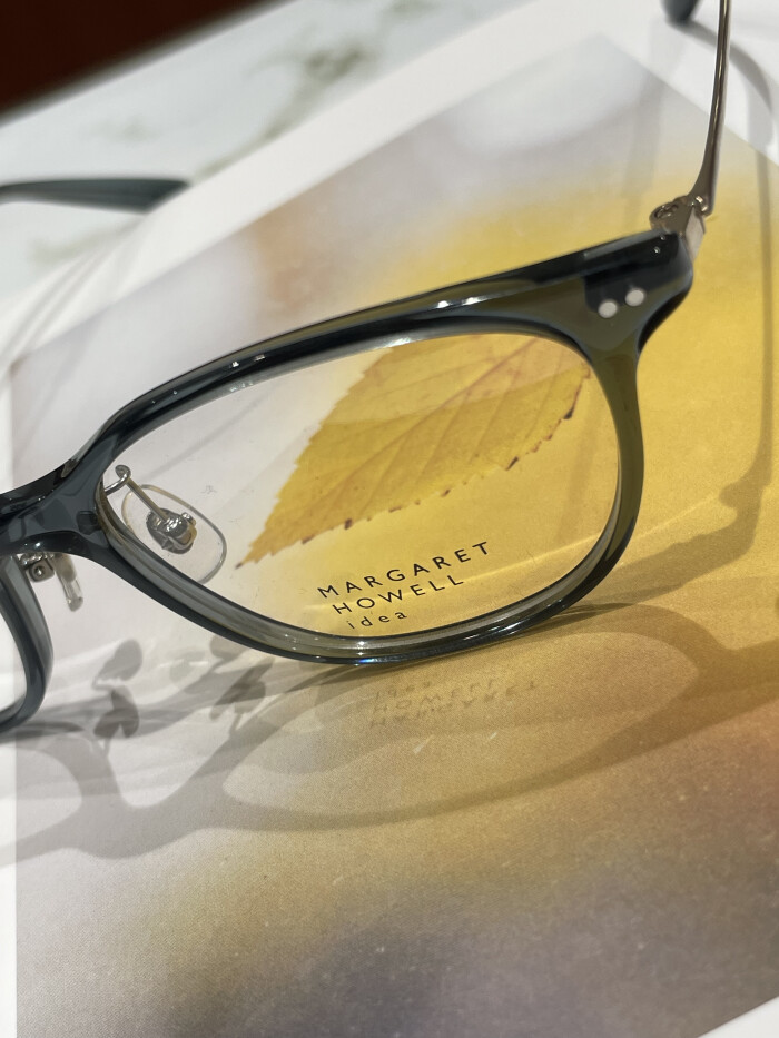 【MARGARET HOWELL】落ち着いた彩のセルフレーム！