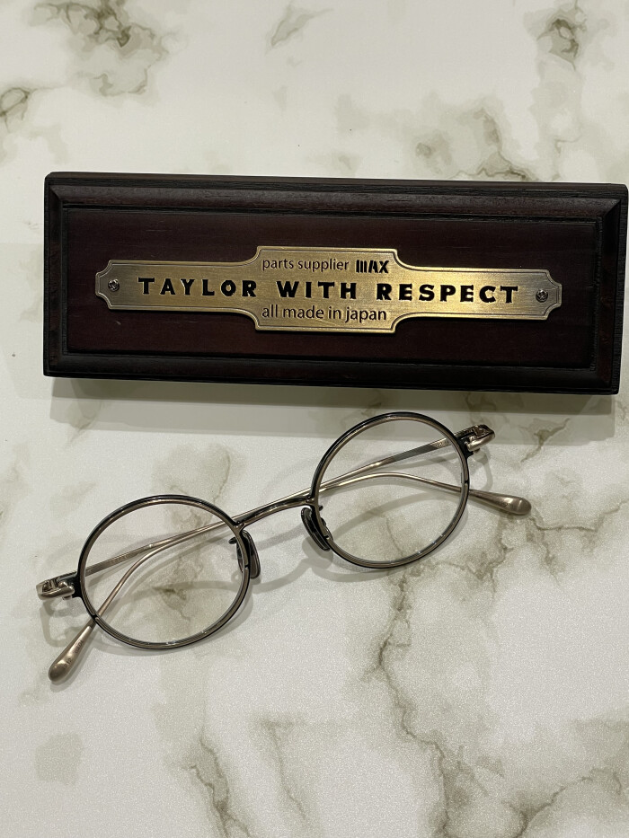 【TAYLOR WITH RESPECT】メーカー拘りのラウンドメタルフレーム！