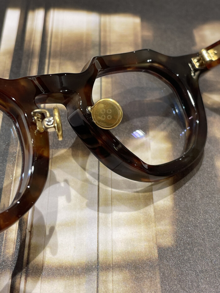 【Filton】存在感抜群の肉厚セルフレーム!