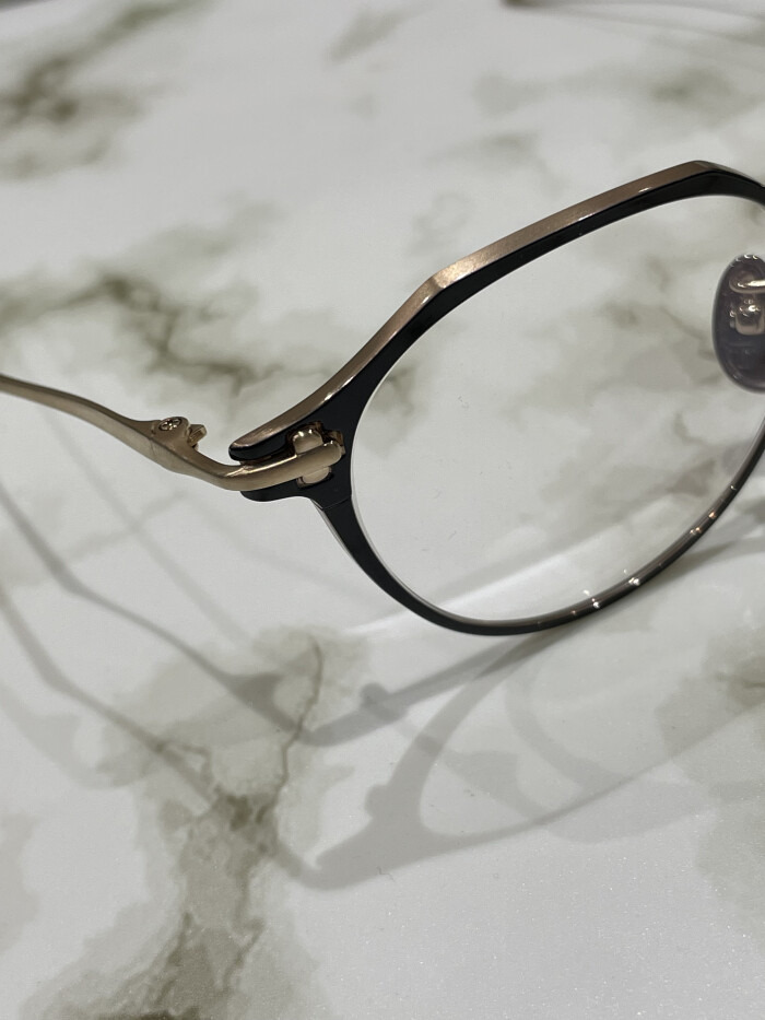 【TAYLOR WITH RESPECT】高級感のあるメタルフレーム!