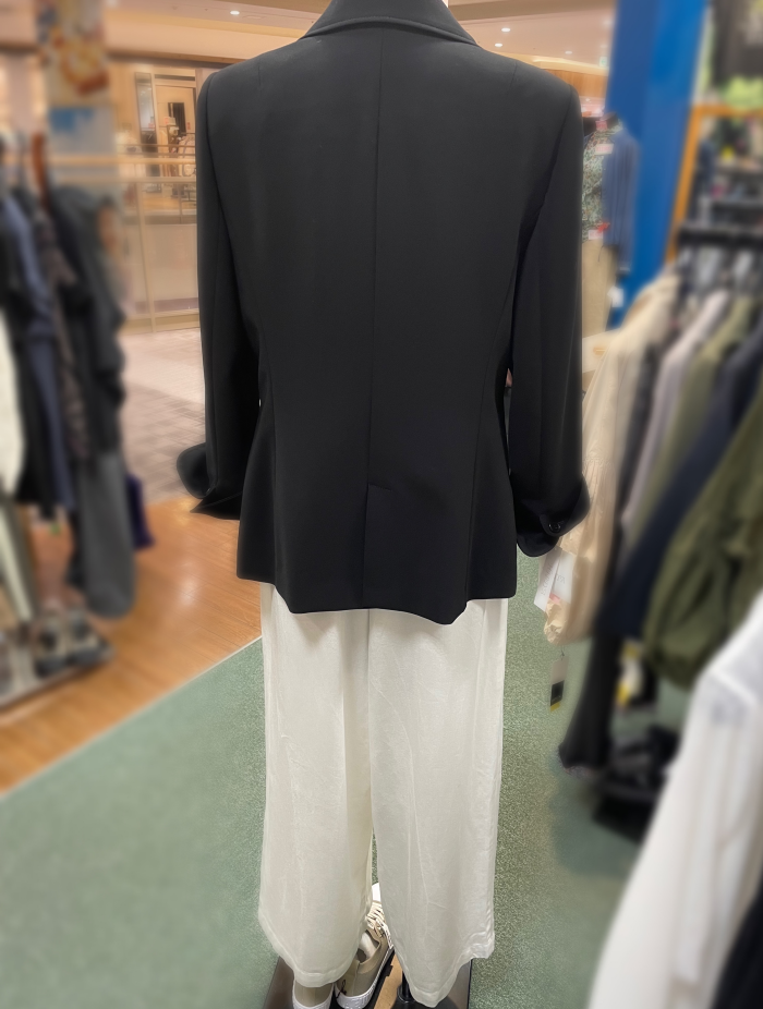 きちんと感と抜け感を両立した大人コーデ🌼