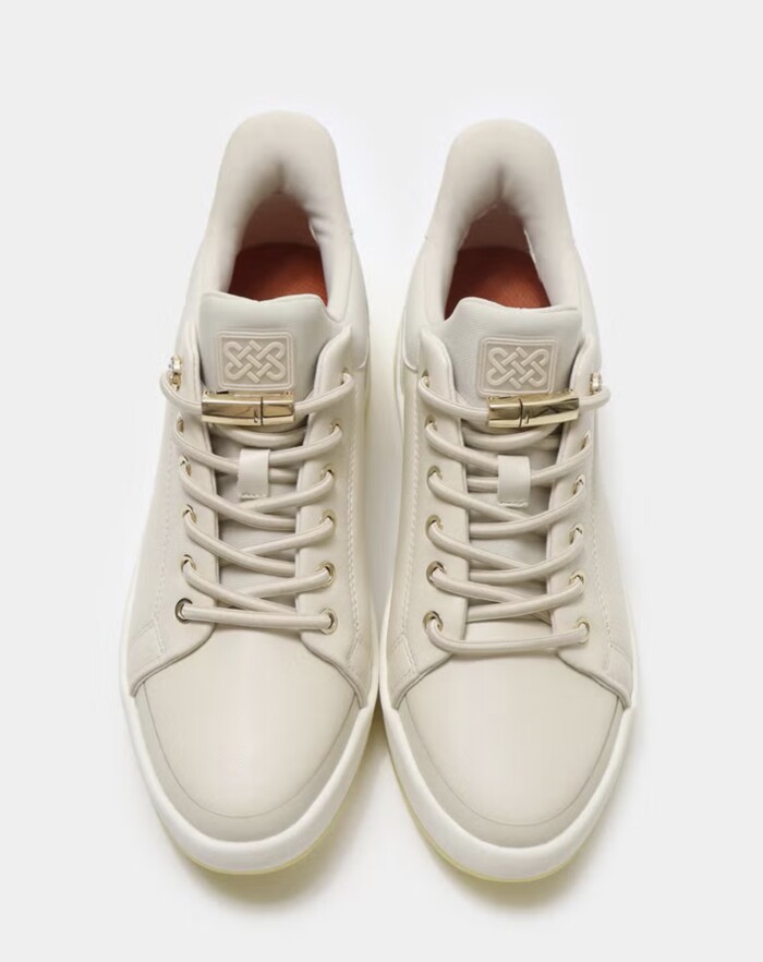 人気の撥水ハンズフリースニーカー新色ご紹介☘️