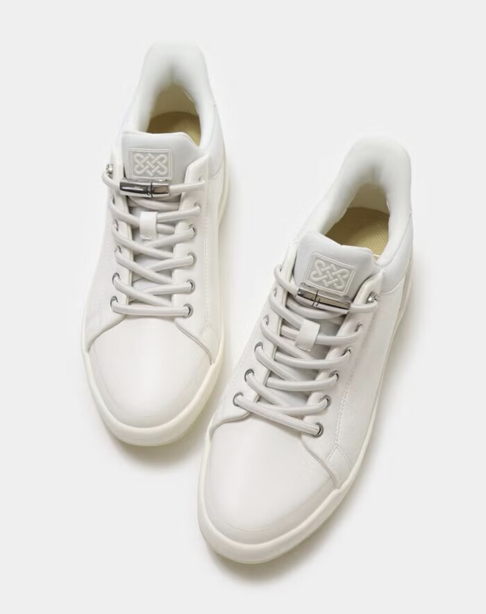 人気の撥水ハンズフリースニーカー新色ご紹介☘️